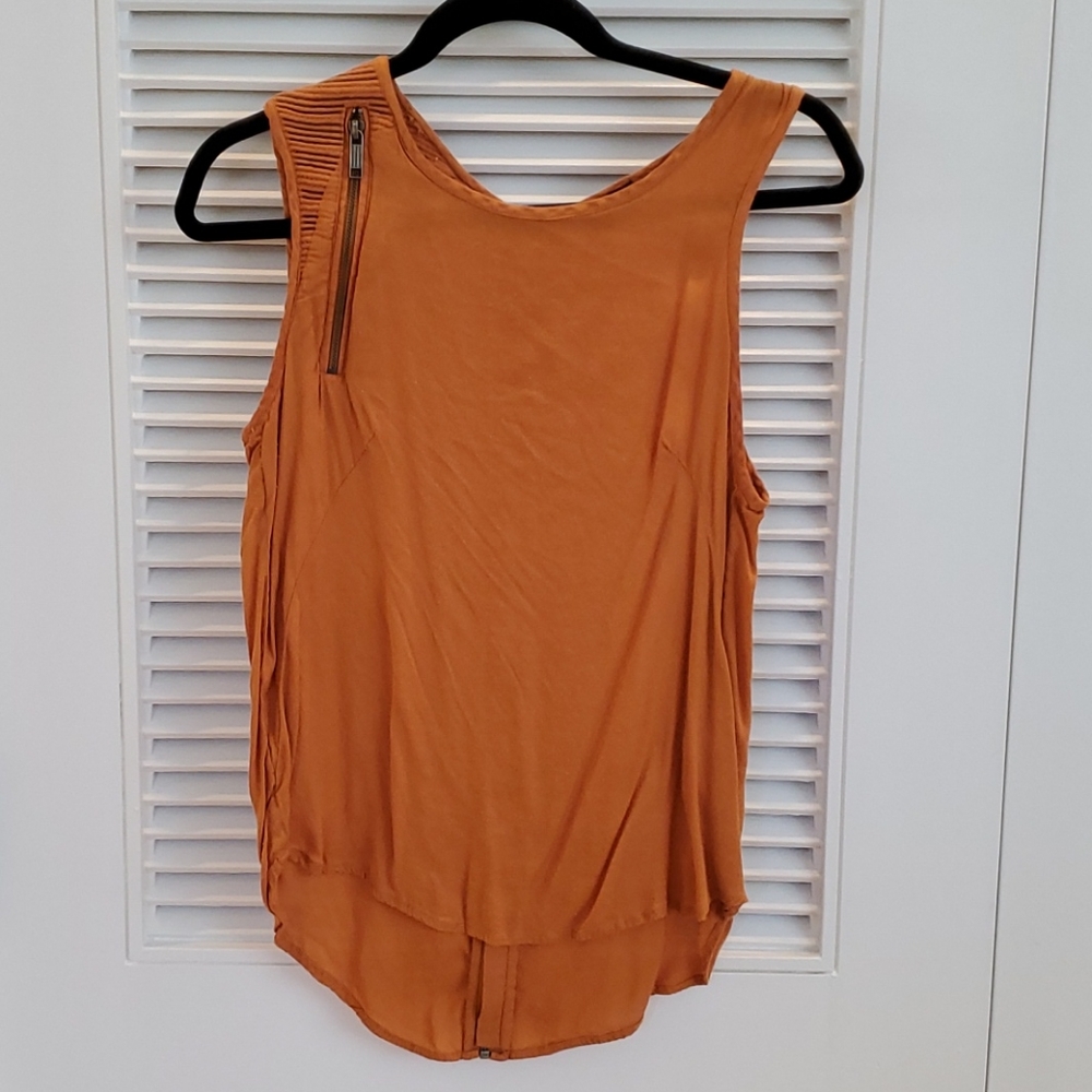 Diesel tank top size small